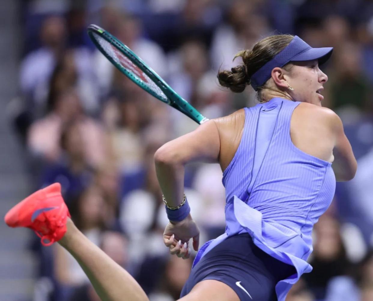 包含阿扎伦卡爆冷击败巴塞罗那，问鼎冠军引爆全场！的词条